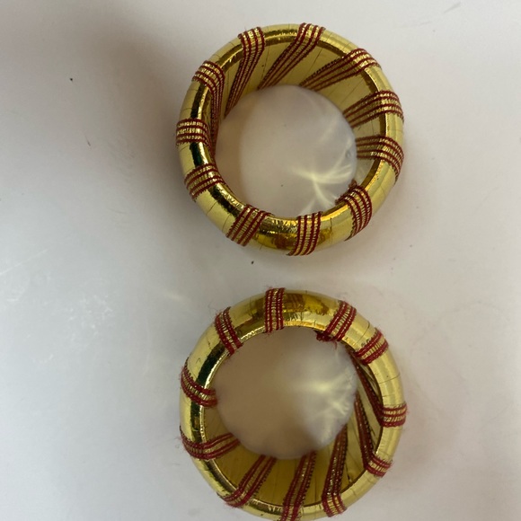Set of 2 Christmas Holiday Napkin Rings Gold And Red - Picture 2 of 4